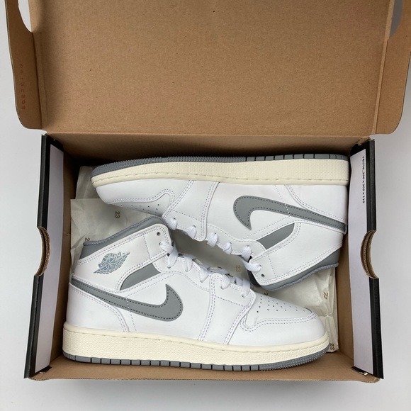 Jordan Shoes - Air Jordan 1 mid neutral grey GS